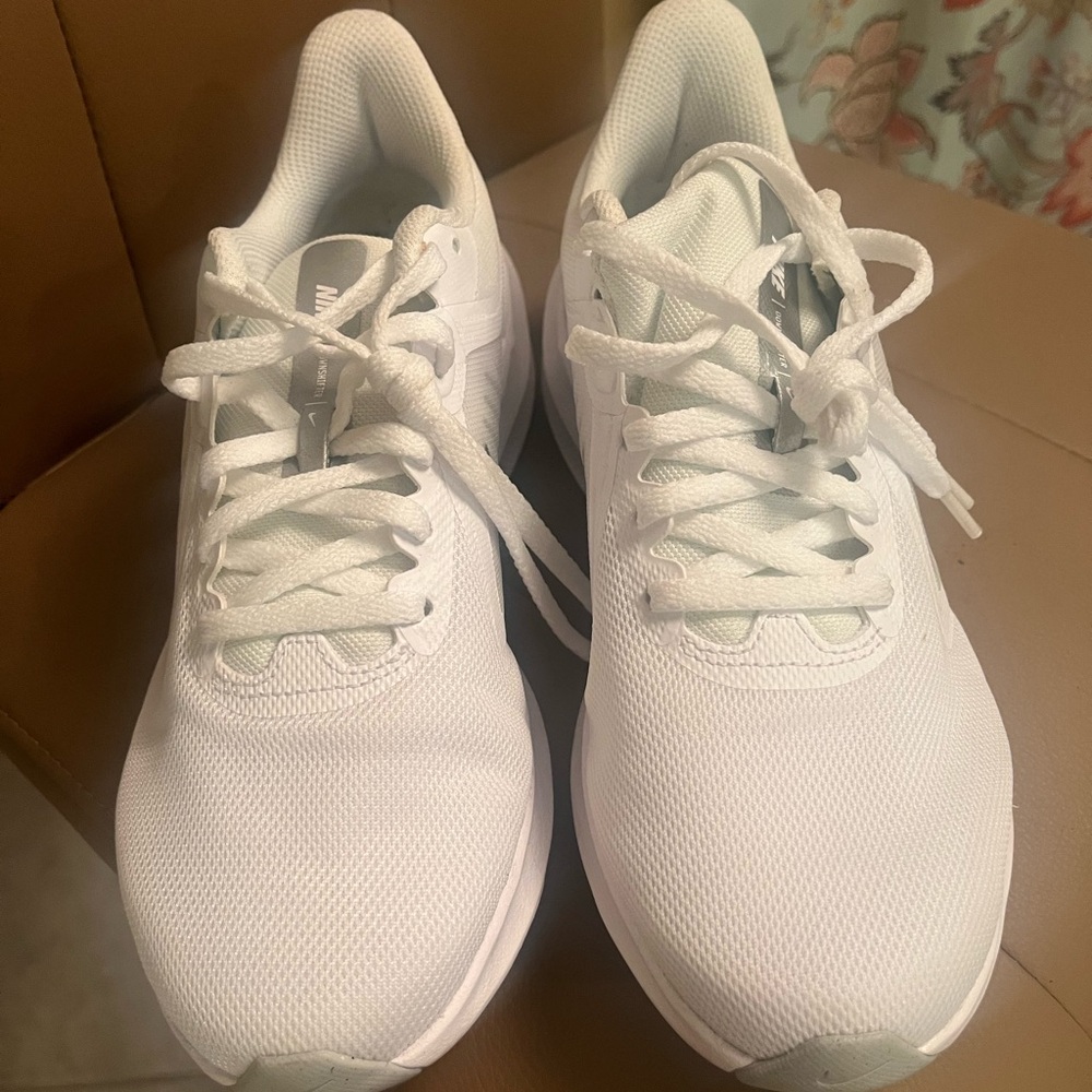 Nike Tennis Shoes